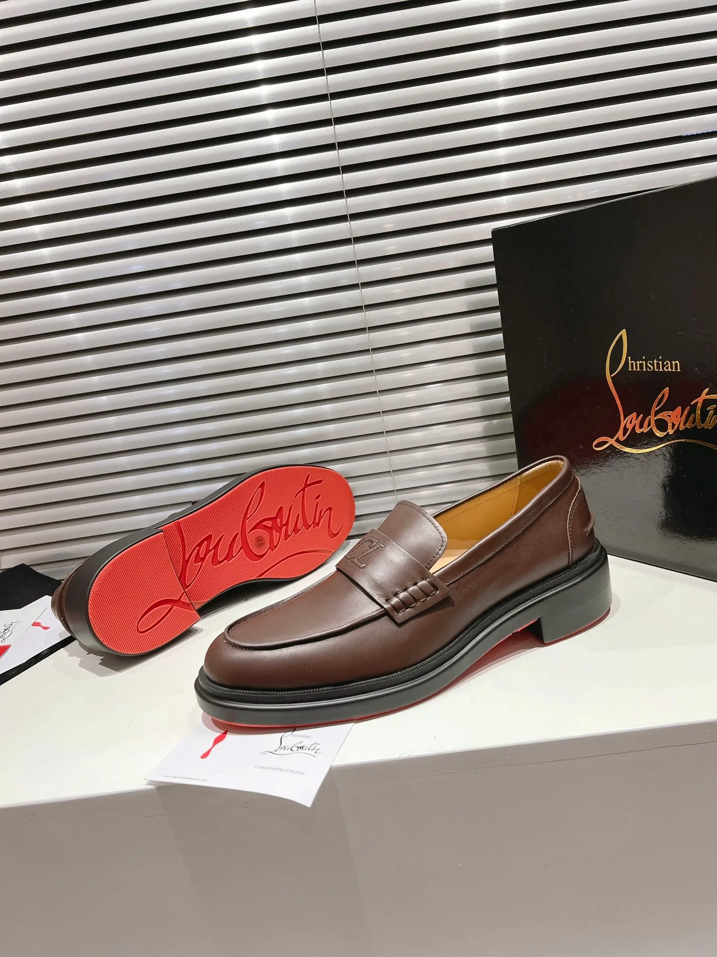 👟👟Ex-factory price 760👟👟 ╔Tire bottom Loaf🆑Black cowhide╗ ·Top version customization·2024𝐬𝐬 𝑪𝒉𝒓𝒊𝒔𝒕𝒊𝒂𝒏 𝑳𝒐𝒖𝒃𝒐𝒖𝒕𝒊𝒏 ▪️No matter the last shape, fabric, diamonds, nails, lining, outsole, they are as close as possible to ZP... ▪️The original sole is specially provided by the original factory ▪️The lining is imported water-dyed cowhide ▪️The private customization time is about 3-7 days —————— Size: Men's 39M-46M